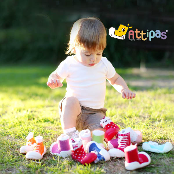 Nguồn hàng mẹ và bé, sỉ đồ dùng cho bé, nguồn hàng siêu thị mẹ và bé, giầy trẻ em tập đi Attipas